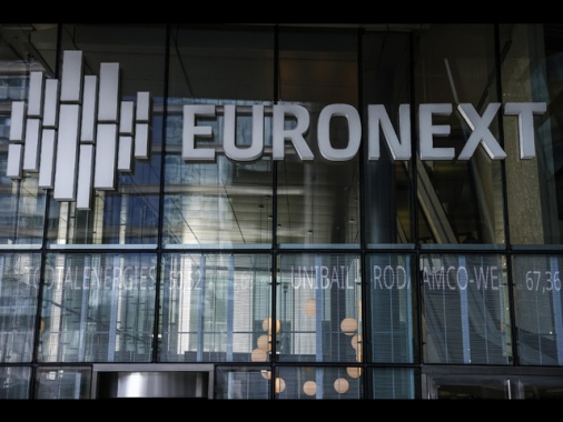 Borsa: Europa migliora dopo il Pil dell'Eurozona, Milano -0,35%