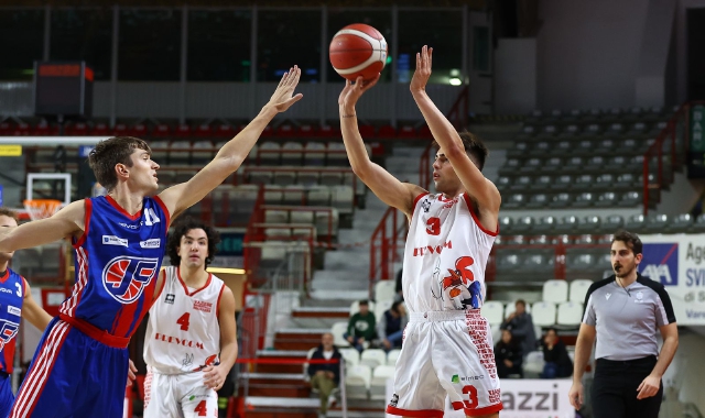 Matteo Tapparo autore di 14 punti