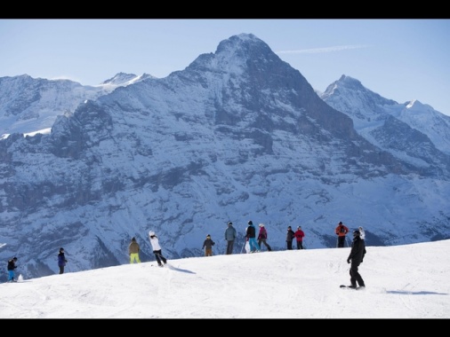 Valanga in Svizzera, travolte molte persone
