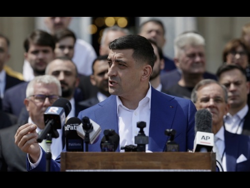 Romania, Simion rivendica la vittoria, 'sono presidente'