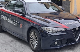 Botte alla moglie davanti alle figlie: manette