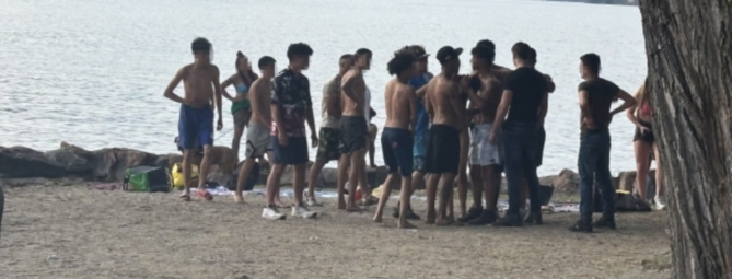 Risse, coltelli e minacce: paura in riva al lago