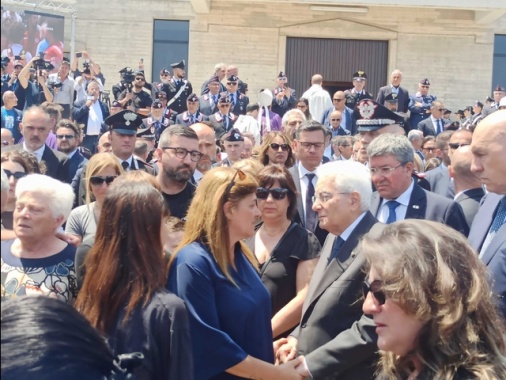 Carabiniere ucciso, Mattarella conforta parenti dopo il funerale