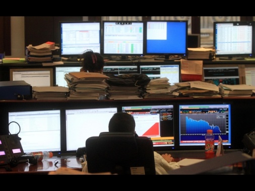 Borsa: Milano in rosso con lusso e banche