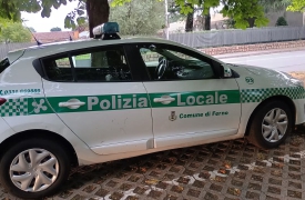 Semirimorchio abbandonato da mesi, rimosso dai vigili