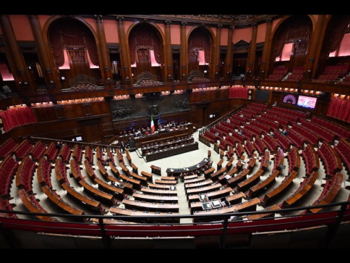 Via cinque articoli da decreto economia, governo pone la fiducia