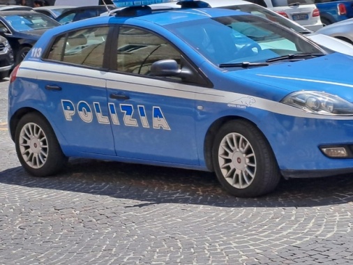 Polizia, boom diffusione estremismo sui social tra minori