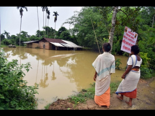 Piogge monsoniche e allagamenti in Uttar Pradesh, 12 morti
