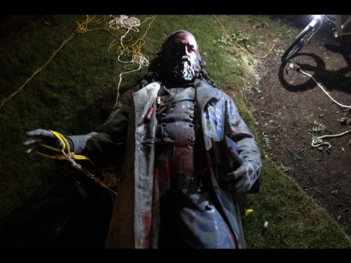 Trump ripristina la statua del generale confederato a Washington