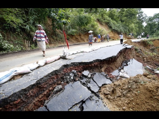 India, almeno 4 morti e decine dispersi per frana in Uttarakhand