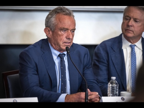 RFK Jr cancella 500 mln dlr per sviluppo vaccini mRNA negli Usa