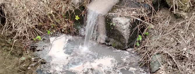 «Fogna a cielo aperto nel Vevera, liquami a lago»