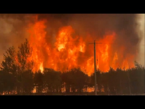 Il Canada colpito dagli incendi, distrutte 100 case a Terranova