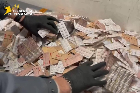 Farmaci per il mercato illegale, sequestrati 3.761 medicinali