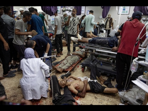 Raid israeliano su Gaza City, bombardato un ospedale