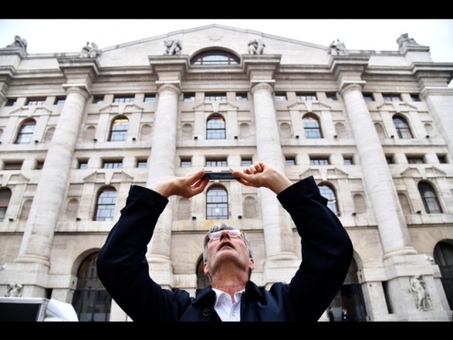 Borsa: Milano apre in calo, -0,28%