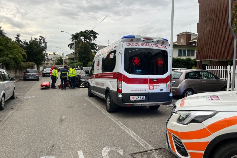 Parabiago: auto ribaltata