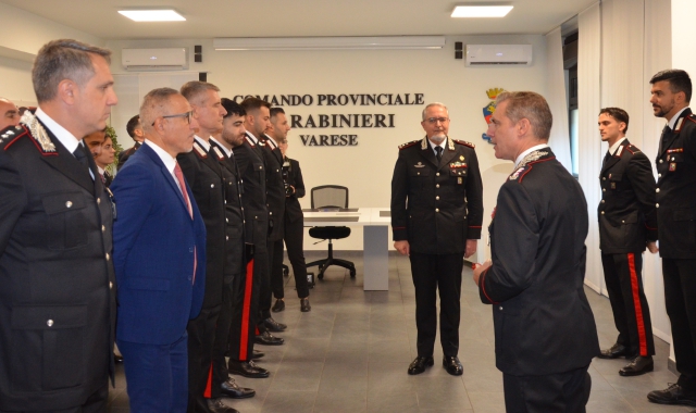 Il generale De Riggi in visita a Varese