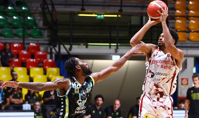 Allerik Freeman al tiro (foto Alberto Ossola)