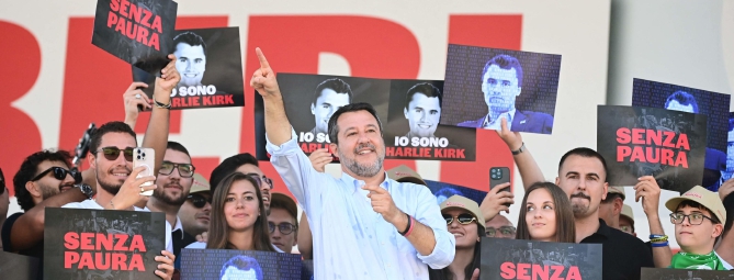 Pontida: omaggio a Bossi, Berlusconi e Maroni