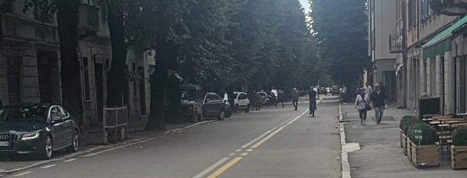 Gira seminudo in centro a Tradate: bloccato