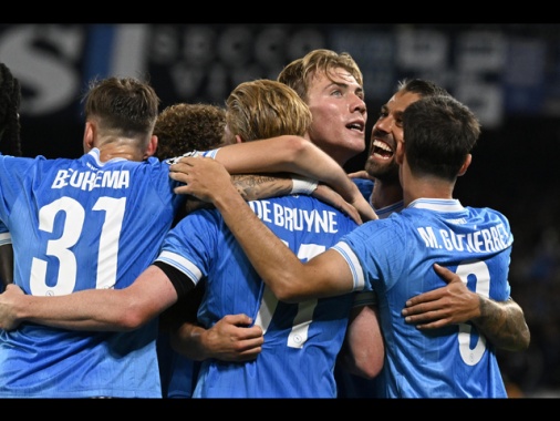 Champions: il Napoli vince, pareggia la Juventus