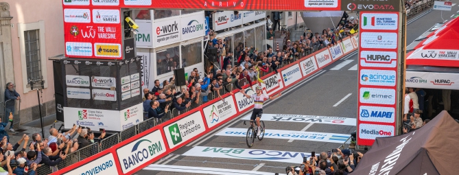 Tg Prealpina: Tre Valli, grande folla e vince Pogacar