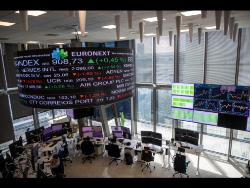 Borsa: Europa cauta malgrado Wall Street, oro e argento record