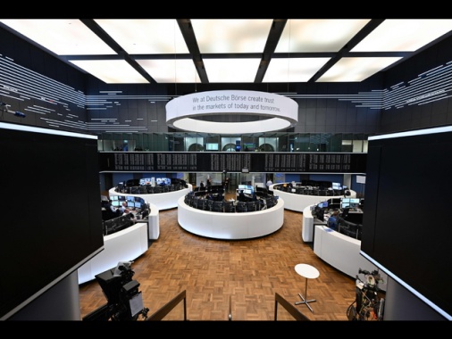 Borsa: Europa ancora incerta, future Usa negativi, Milano +0,9%