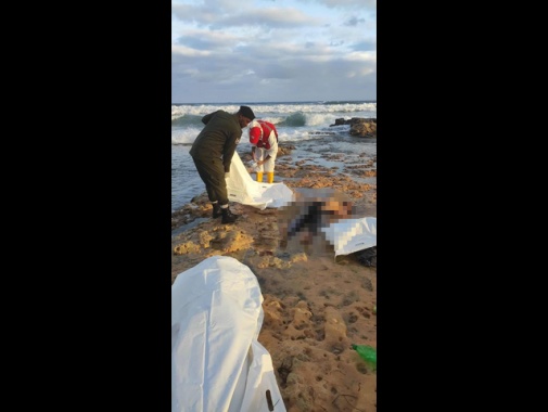 Ong 'naufragio al largo della Libia, 18 morti'