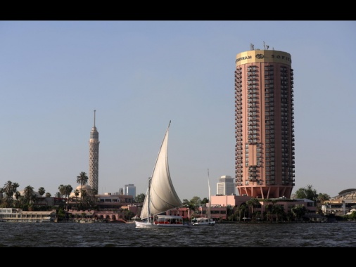 A fuoco nave su Nilo, 60 italiani in buone condizioni