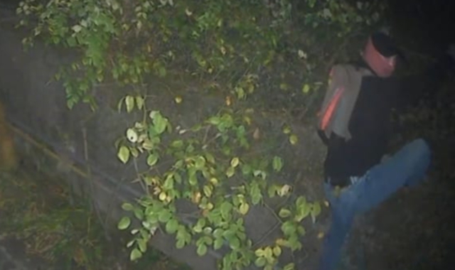 Ladro e telecamera, fuga precipitosa