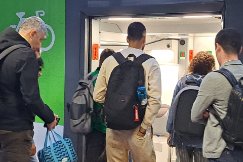 La tragedia e i pendolari dimenticati: «Costretti a tornare in taxi»