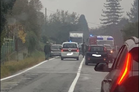 Scontro frontale, muore una donna a Pisano