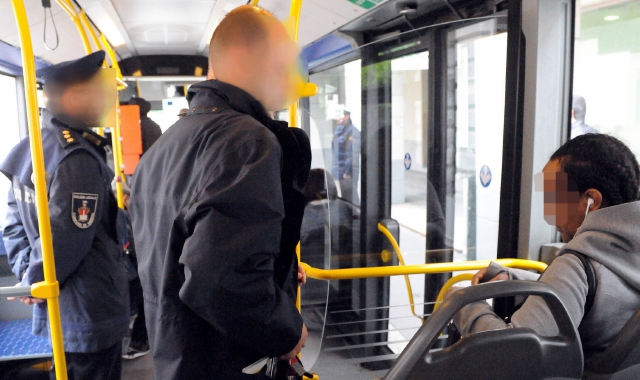 Aggressioni sui bus, «daspo esteso alle fermate»