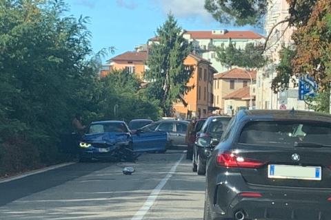 Varese: scontro in via Gasparotto, traffico bloccato