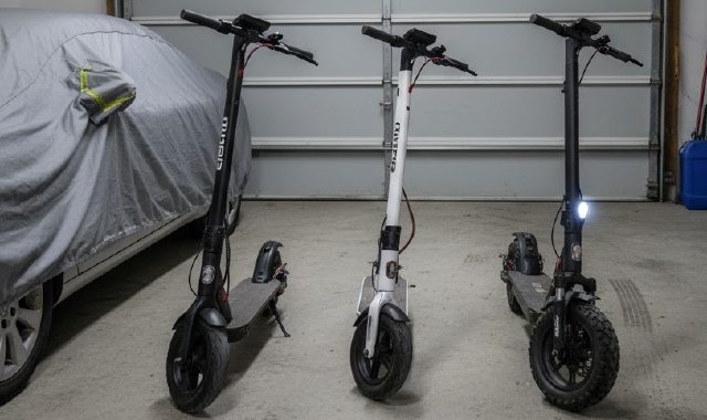I carabinieri hanno trovato i tre monopattini all’interno dell’abitazione del 46enne (foto IA)