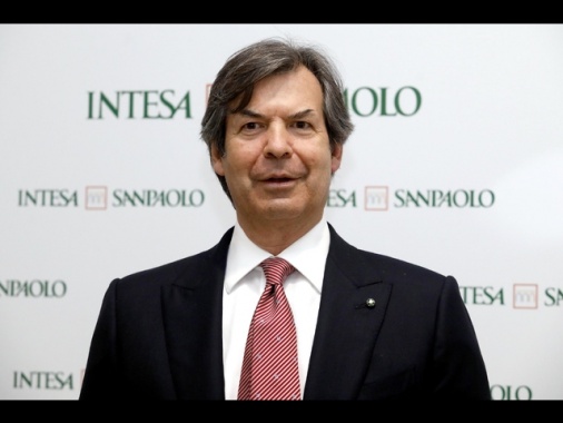 Intesa oltre le stime, utile dei nove mesi a 7,6 miliardi