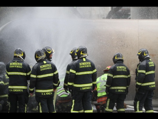 Almeno 23 morti nell'incendio di un negozio in Messico