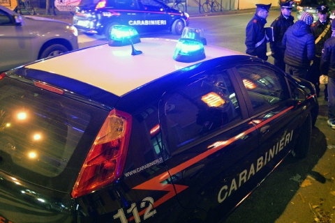 Aggredita di notte dal marito ubriaco