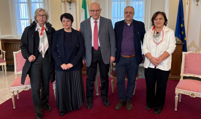 Varese, prevenzione in piazza: visite senologiche e mammografie