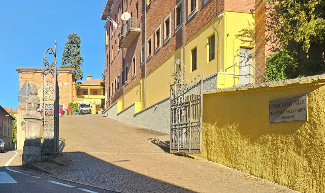 L’ingresso della sede della Congregazione, che chiuderà a dicembre come molte altre sedi religiose: l’annuncio durante la messa