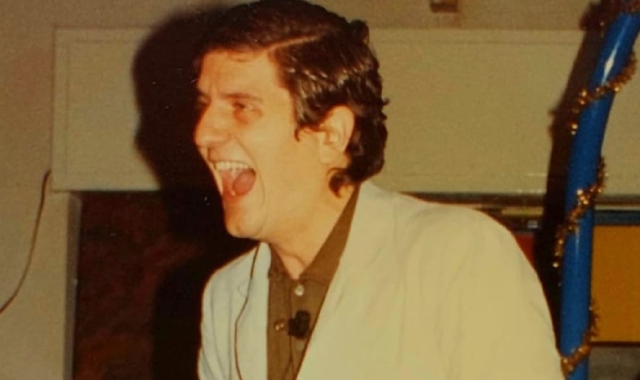 Una foto storica di Fabio De Luigi nel 1991 al Caffè Teatro di Verghera 