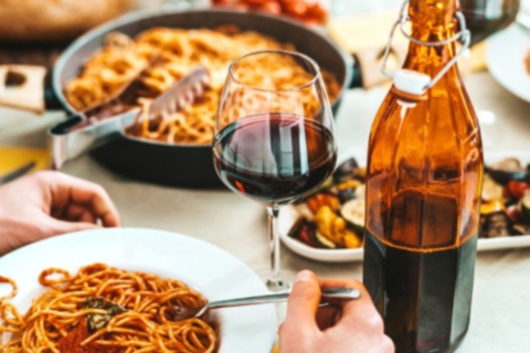 Va a pranzo dai genitori. E viene arrestato