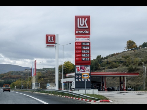 Bulgaria adotta legge per nazionalizzare raffineria Lukoil