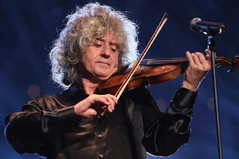 Branduardi colto da lieve malore