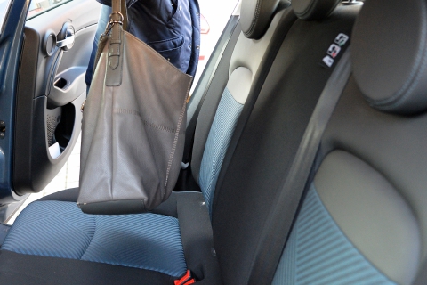 Busto, anziana derubata davanti a casa: soccorsa dalla “pres”