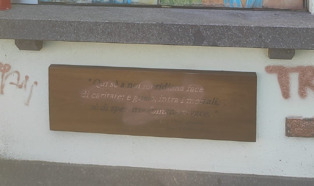 Vandali contro la cappelletta: rabbia a Ferno