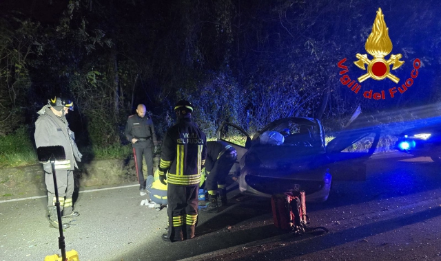 Auto si ribalta: grave una 26enne di Mesenzana
