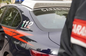 Sputi e minacce ai carabinieri: 17enne in manette